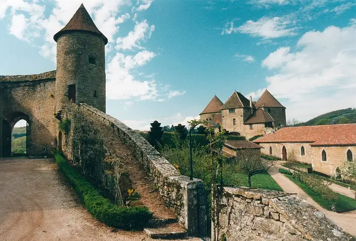 Berzé-le-Châtel - week-end romantique