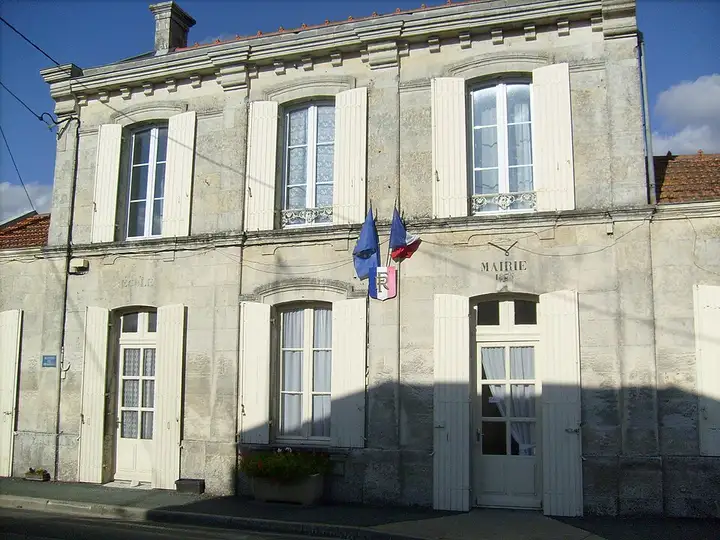 Brie-sous-Mortagne - week-end romantique