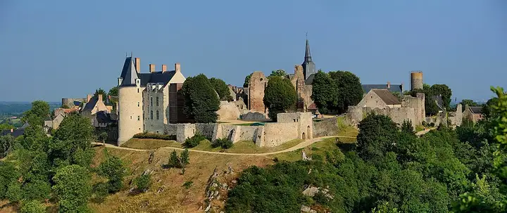 Sainte-Suzanne-et-Chammes - week-end romantique